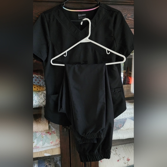 Black Scrub Top and Pants Set - Picture 1 of 6
